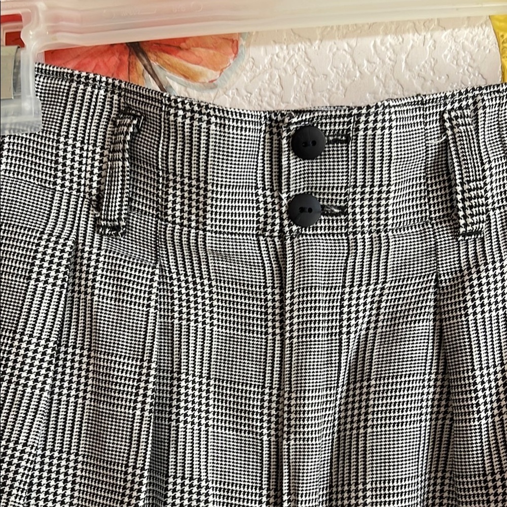 Hunt Club Gray Bermudas with Pleats and High Waist - Picture 5 of 8